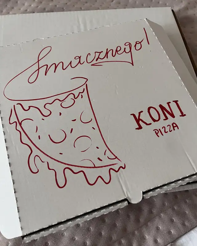 Karton Koni Pizza z rysunkiem i napisem Smacznego!